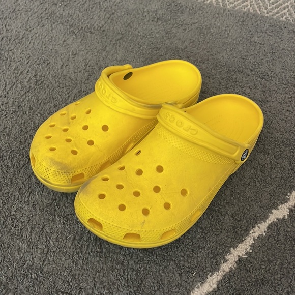 Yellow Crocs 💛 - Picture 2 of 2